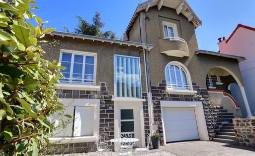 Villa a Clermont-Ferrand, Alvernia-Rodano-Alpi, Francia 1