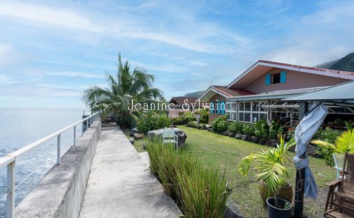 House in Paparā, Windward Islands, French Polynesia 1
