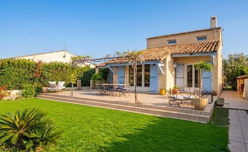 House in La Barben, Provence-Alpes-Côte d'Azur, France 1