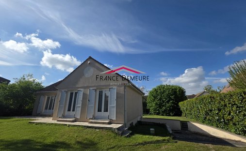 House in Saint Prix Centre, Saint-Prix, France 1