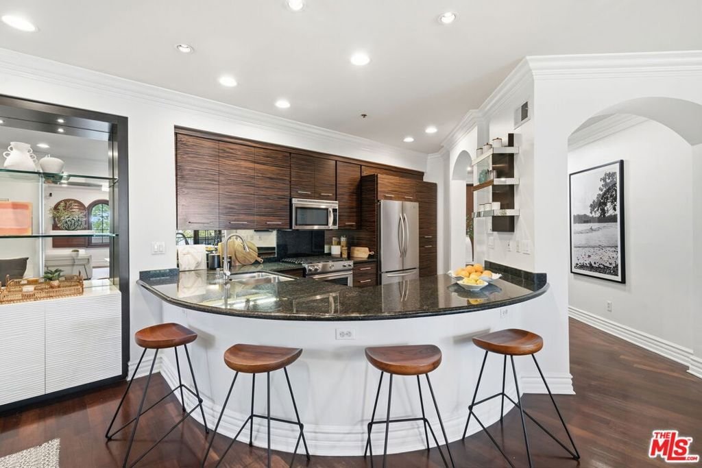 Condo in Los Angeles, California, United States 5 - 17724718