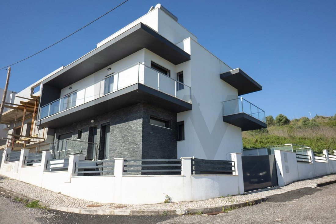 House in Pontinha e Famoes, Lisbon, Portugal 1 - 17724794