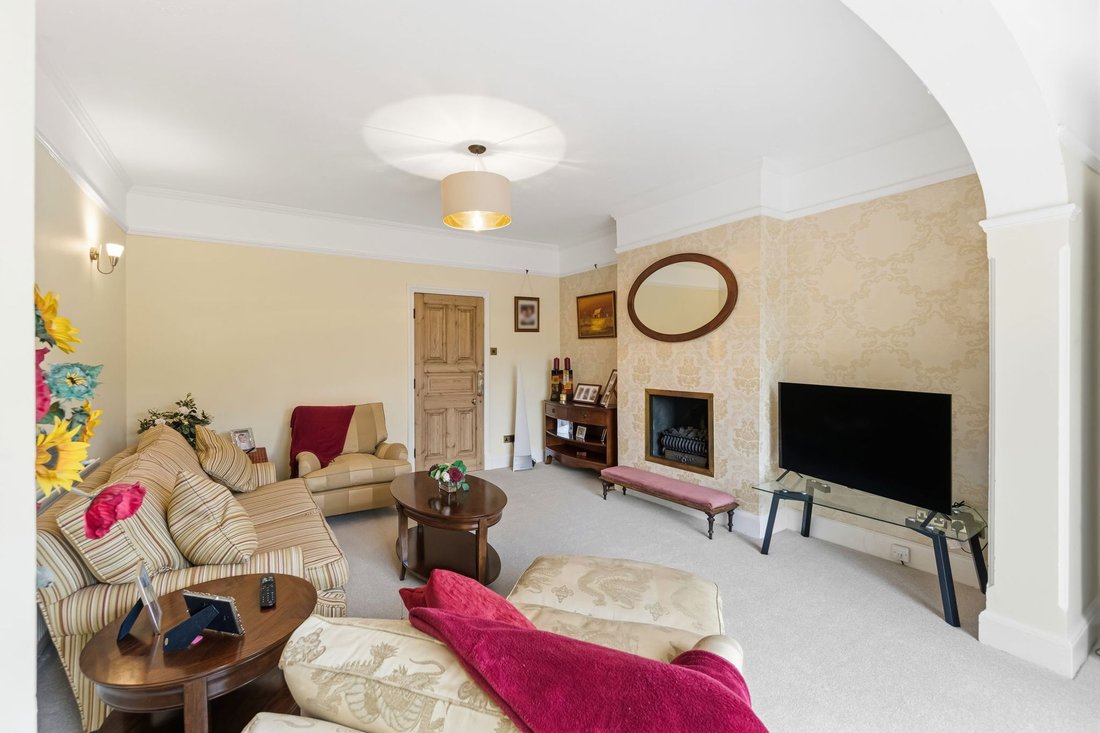 House in Woodcote Green, London Borough of Croydon, England 5 - 17725000