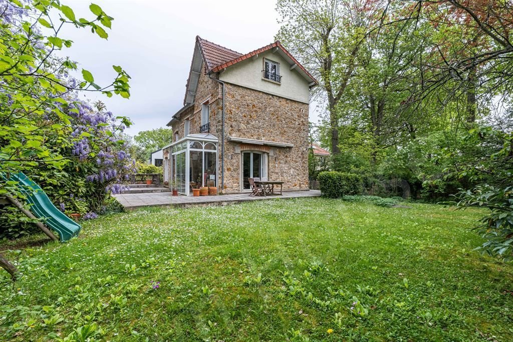 House in Côte Saint Louis, Garches, France 2 - 17725231
