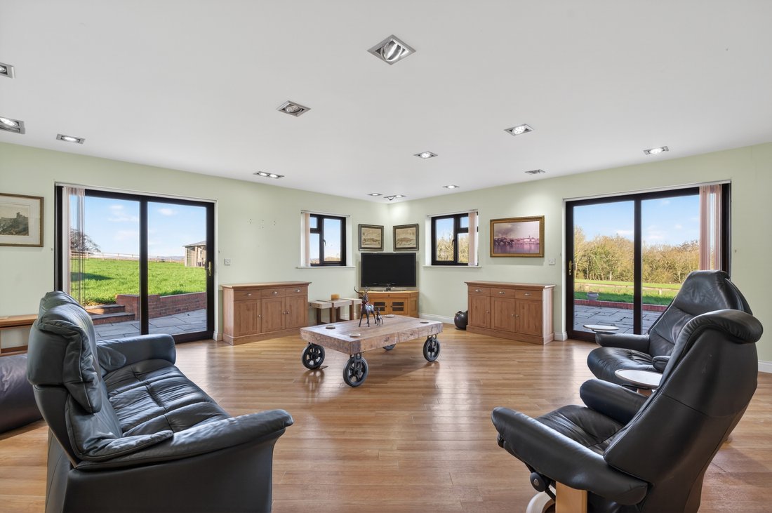 Bungalow in Hadzor, England 5 - 17725071