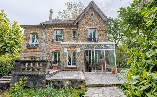 House in Côte Saint Louis, Garches, France 1