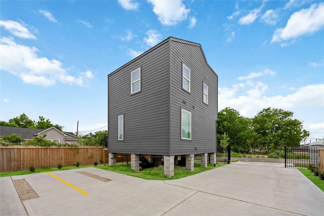 Houston, Texas, United States 4 - 17725154