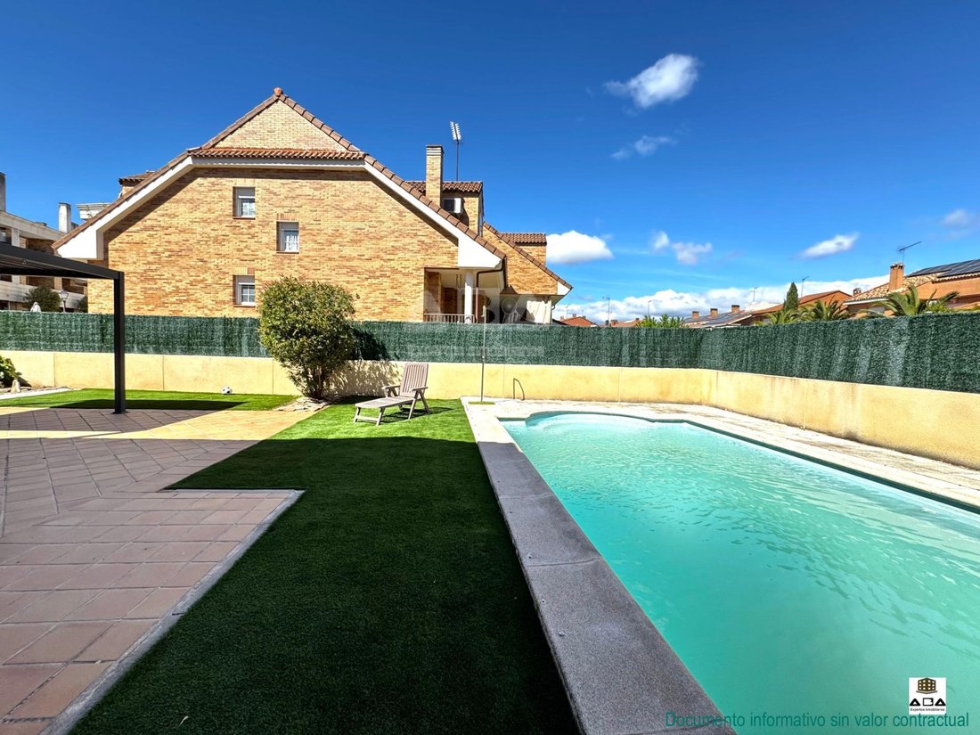 Villa in Villanueva de la Canada, Comunidad de Madrid, Spain 4 - 17725206