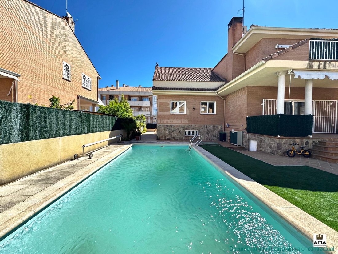 Villa in Villanueva de la Canada, Comunidad de Madrid, Spain 5 - 17725206