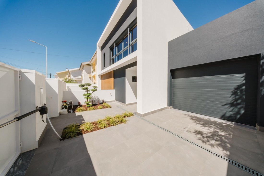 Villa in Loures, Lisbon, Portugal 2 - 17725021