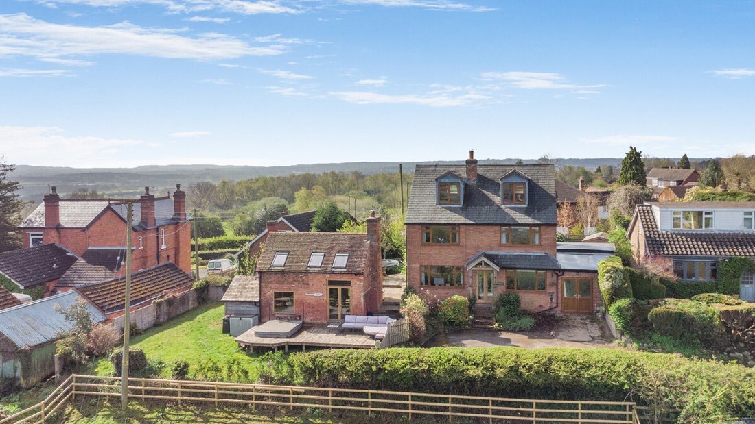 House in Rowney Green, England 1 - 17724997