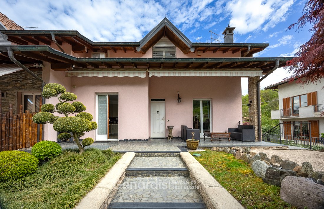 Villa in Lavena Ponte Tresa, Lombardei, Italien 1 - 17725439