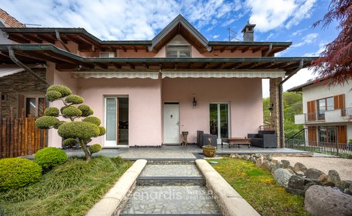 Villa in Lavena Ponte Tresa, Lombardei, Italien 1