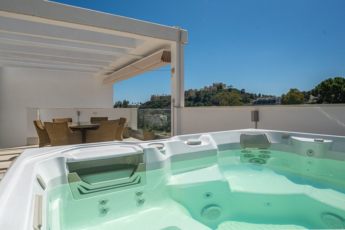 Penthouse in Benahavis, Andalusia, Spain 2 - 17725404