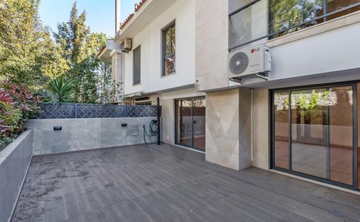 House in Barcarena, Lisbon, Portugal 1