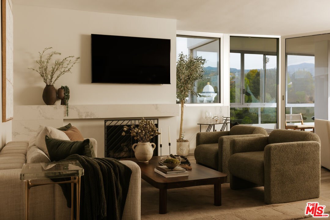 Condo in Los Angeles, California, United States 5 - 17725699