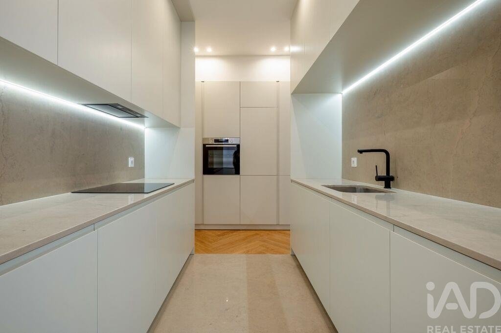 Apartment in Cedofeita, Santo Ildefonso, Se, Miragaia, Sao Nicolau e Vitoria, Porto District, Portugal 4 - 17074287