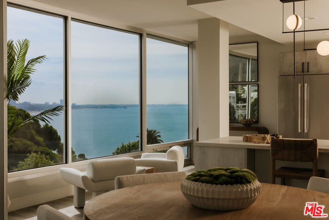 Condo in Los Angeles, California, United States 3 - 17725699