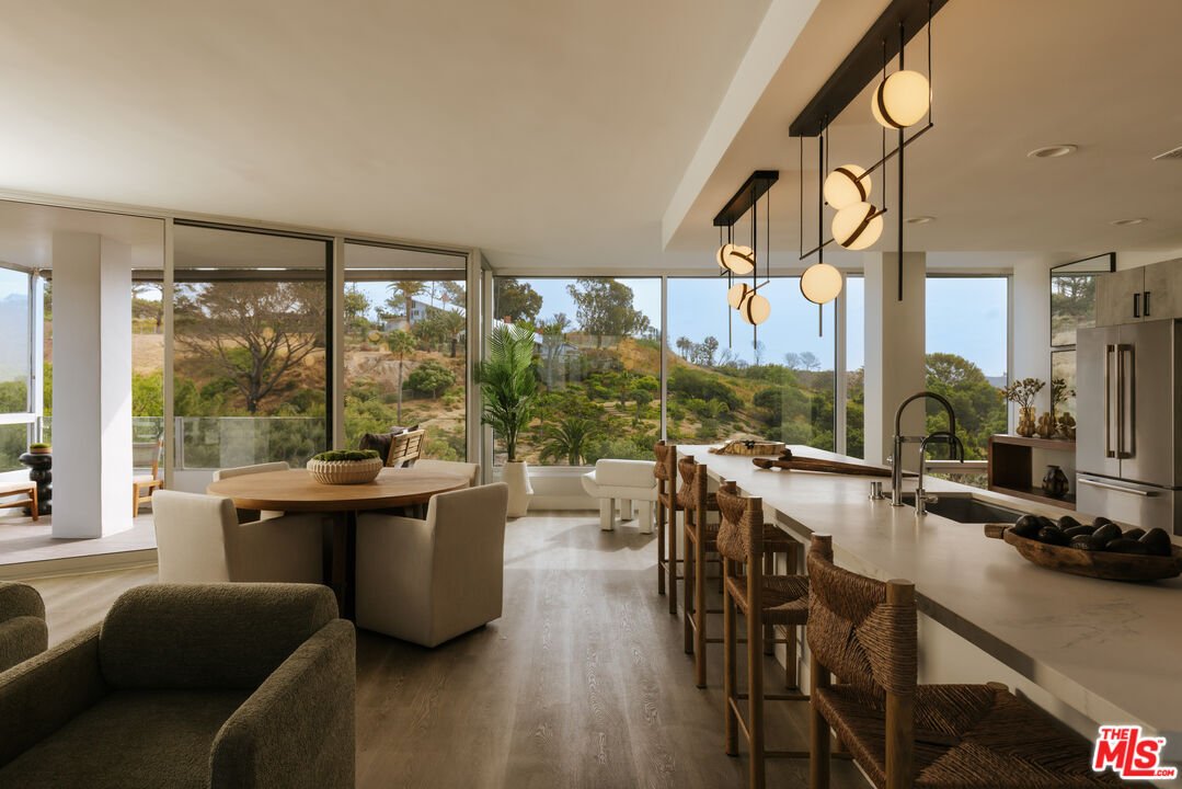 Condo in Los Angeles, California, United States 2 - 17725699