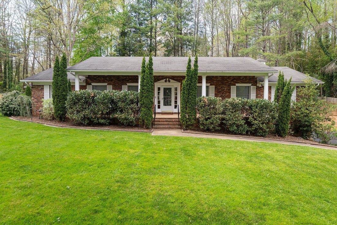 House in Laurel Park, North Carolina, United States 1 - 17725636