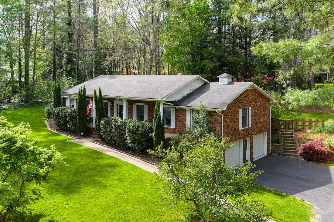 House in Laurel Park, North Carolina, United States 2 - 17725636