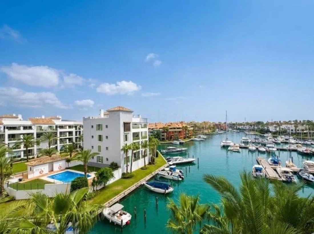 Apartment in Sotogrande, San Roque, Andalusia 1 - 17572193