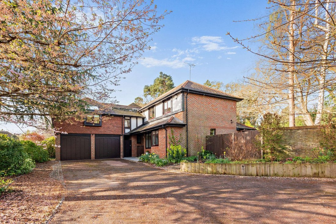 House in Ascot, England 1 - 17726077