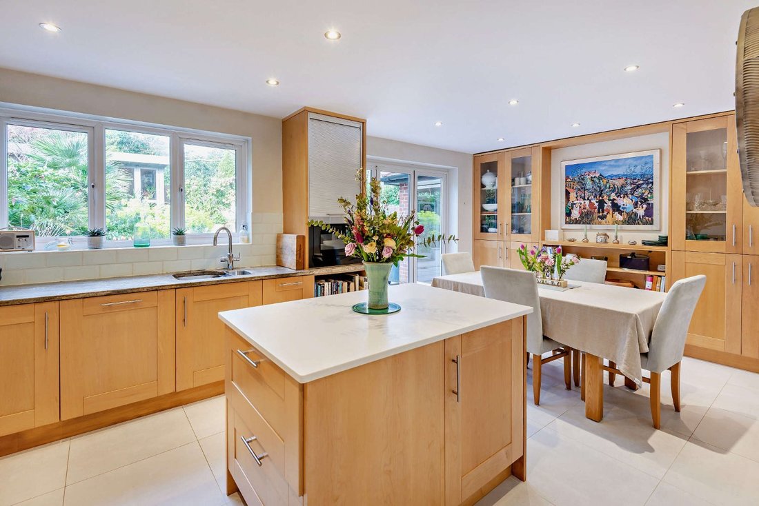 House in Ascot, England 4 - 17726077