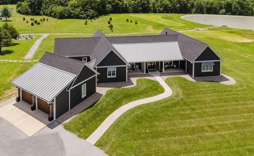 House in Tunnel Hill, Illinois, United States 1