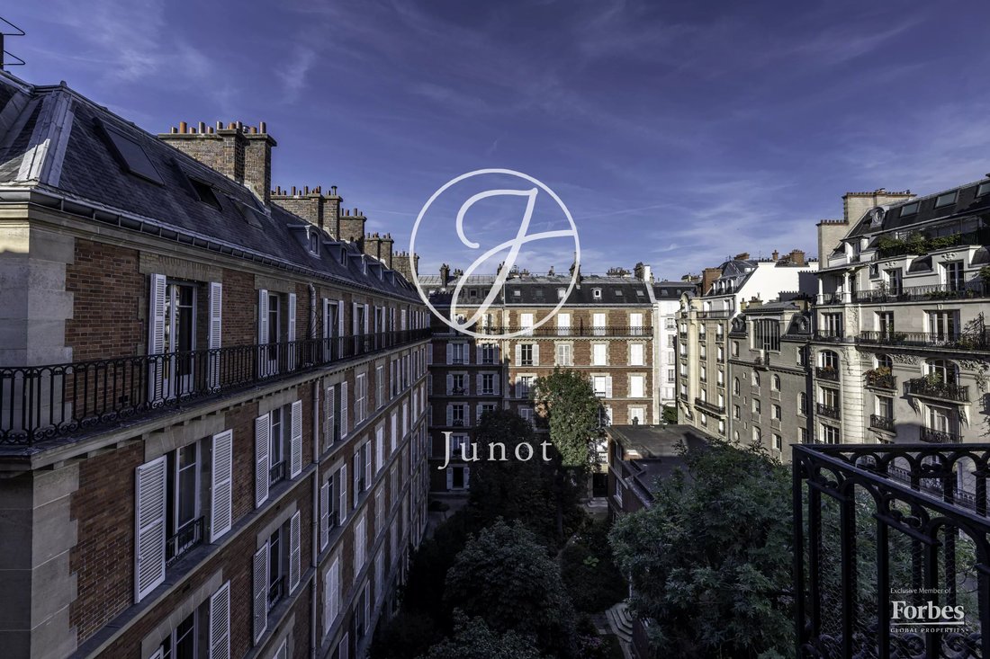 Apartment in Gros Caillou, Paris 7e Arrondissement, Paris 4 - 17661426