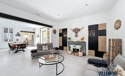 19th Century Bourgeois Residence In Vauvert