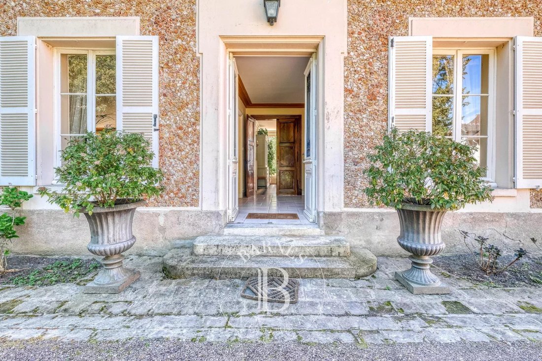 Estate in Nangis, Ile-de-France, France 5 - 17728127
