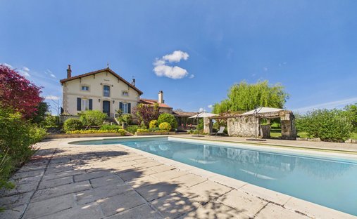 Casa a Issigeac, Nuova Aquitania, Francia 1