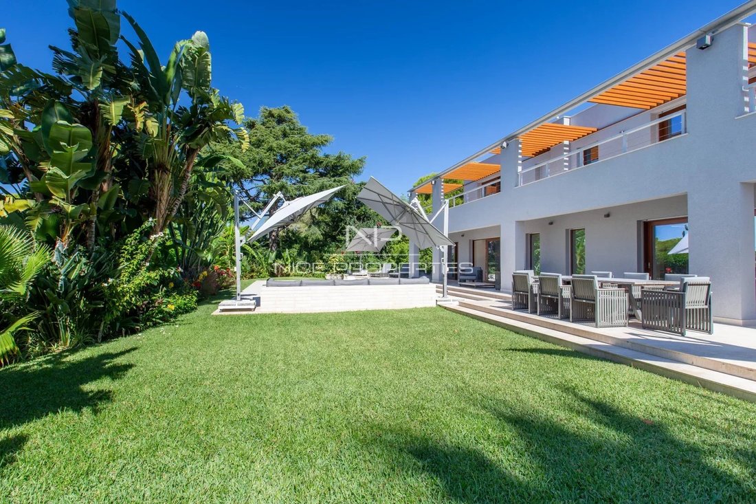 Estate in Saint-Jean-Cap-Ferrat, Provence-Alpes-Côte d'Azur, France 3 - 17727932