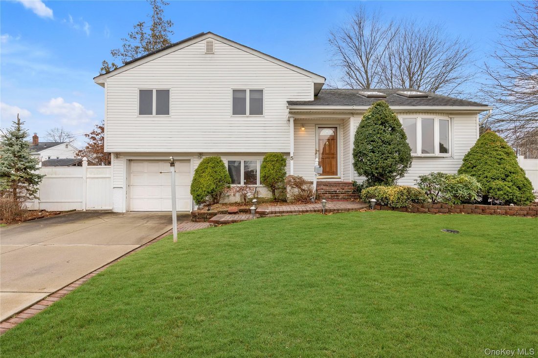 House in Hicksville, New York, United States 1 - 17727697