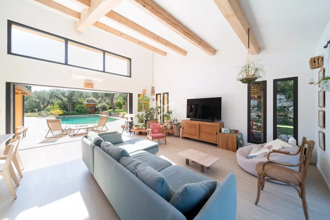 Villa in Le Rouret, Provence-Alpes-Côte d'Azur, France 4 - 17728078