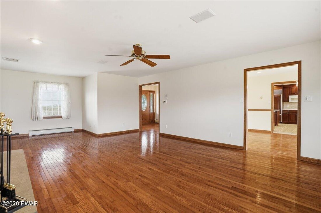House in Lake Ariel, Pennsylvania, United States 4 - 17728445