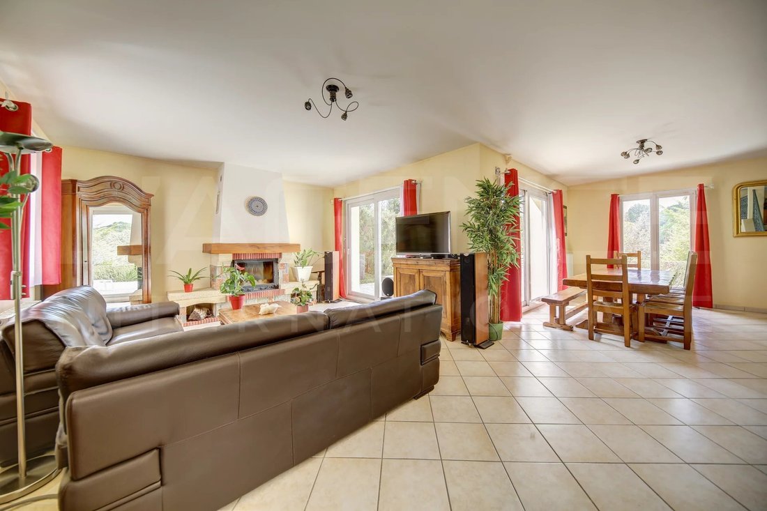 House in Marly-le-Roi, Ile-de-France, France 5 - 17726690