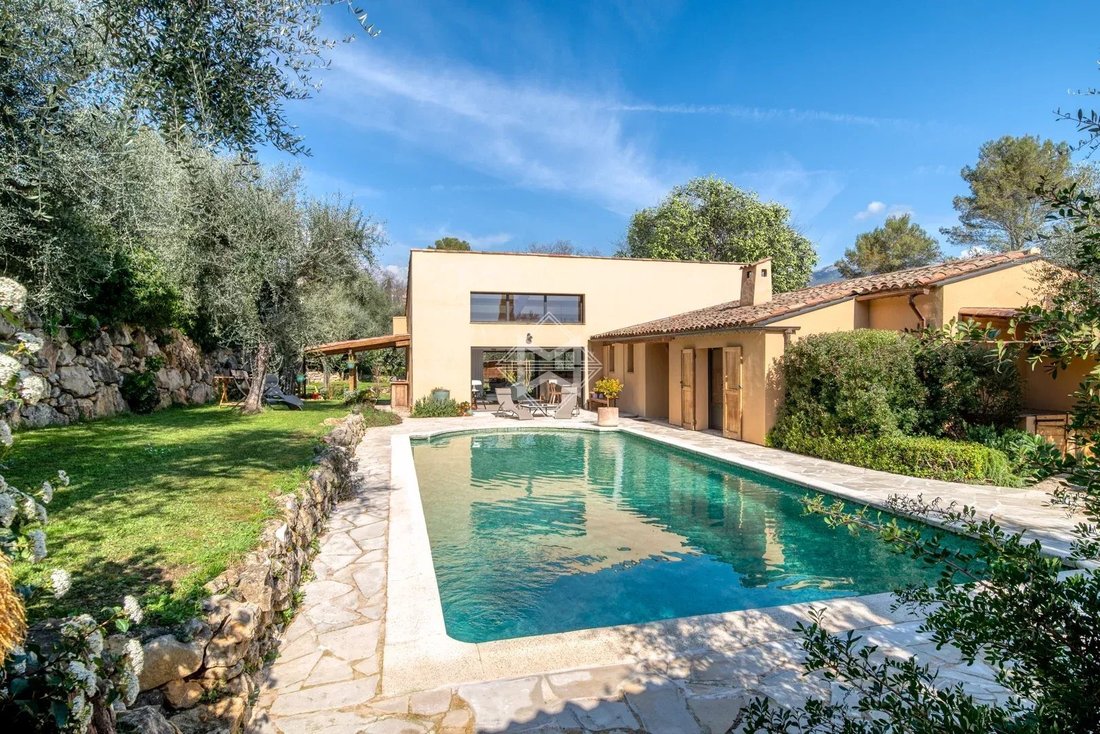 Villa in Le Rouret, Provence-Alpes-Côte d'Azur, France 1 - 17728078