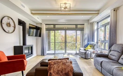 Condominio a Mont-Tremblant, Québec, Canada 1