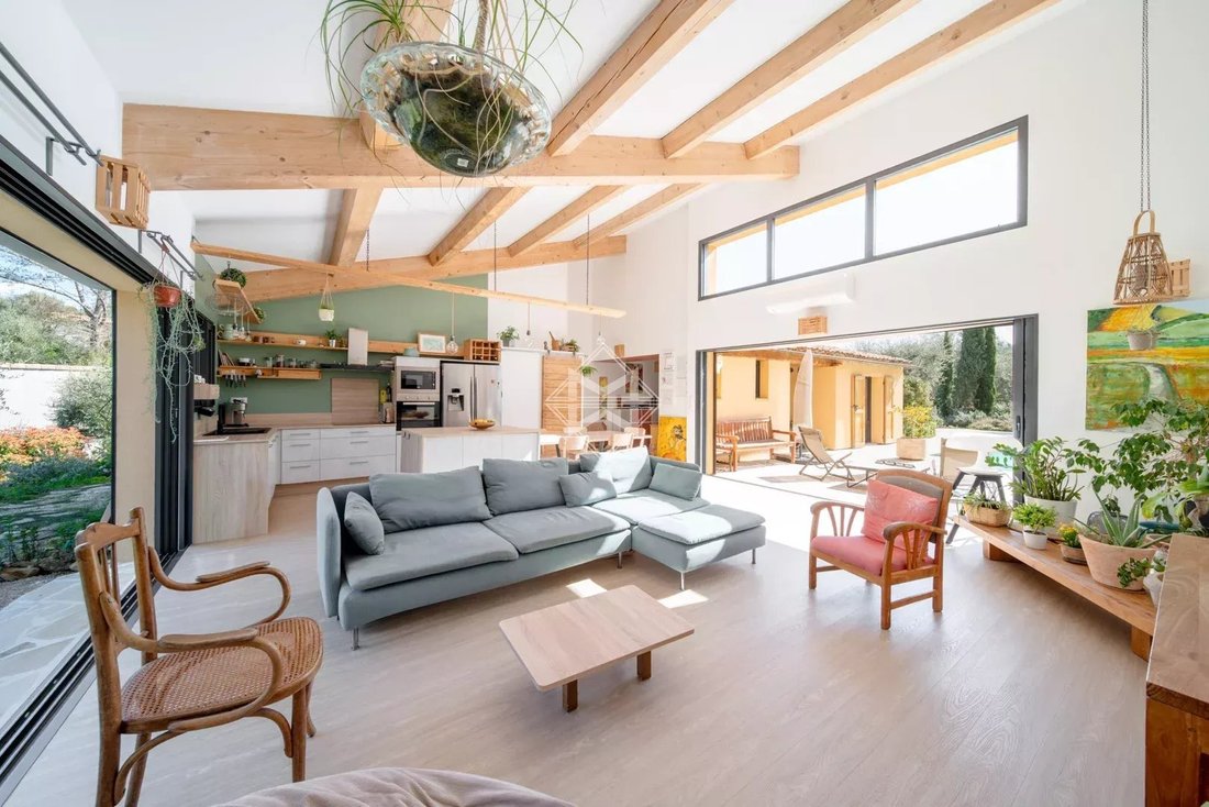 Villa in Le Rouret, Provence-Alpes-Côte d'Azur, France 3 - 17728078