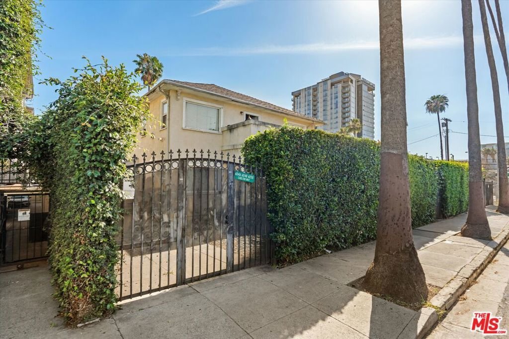 Los Angeles, California, United States 1 - 17729279