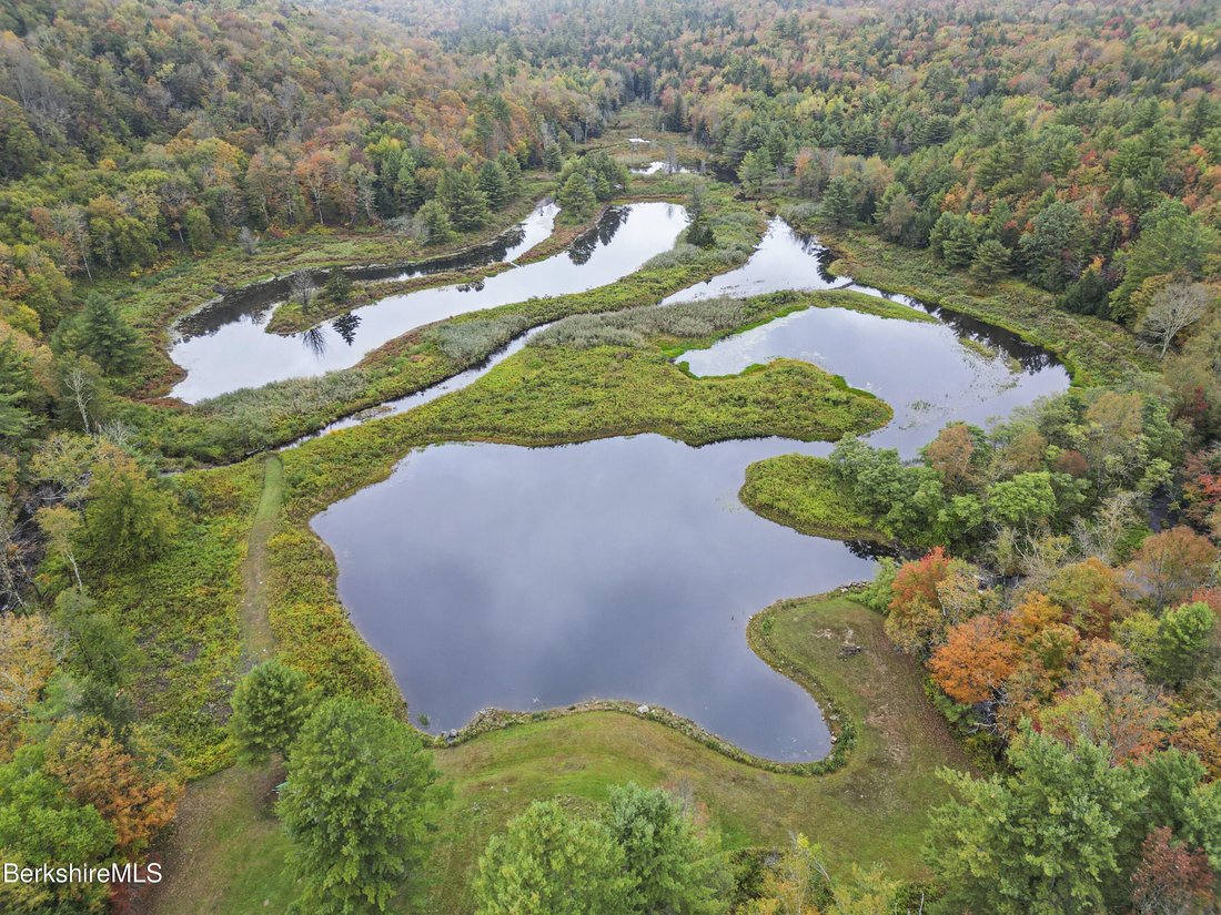 House in Becket, Massachusetts, United States 1 - 17732079