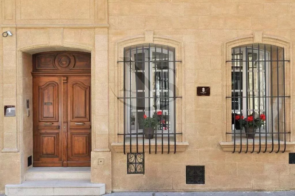 Estate in Comtale-Cente-Cours Mirabeau, Aix-en-Provence, France 1 - 17727987