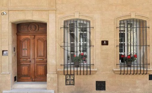 Estate in Comtale-Cente-Cours Mirabeau, Aix-en-Provence, France 1