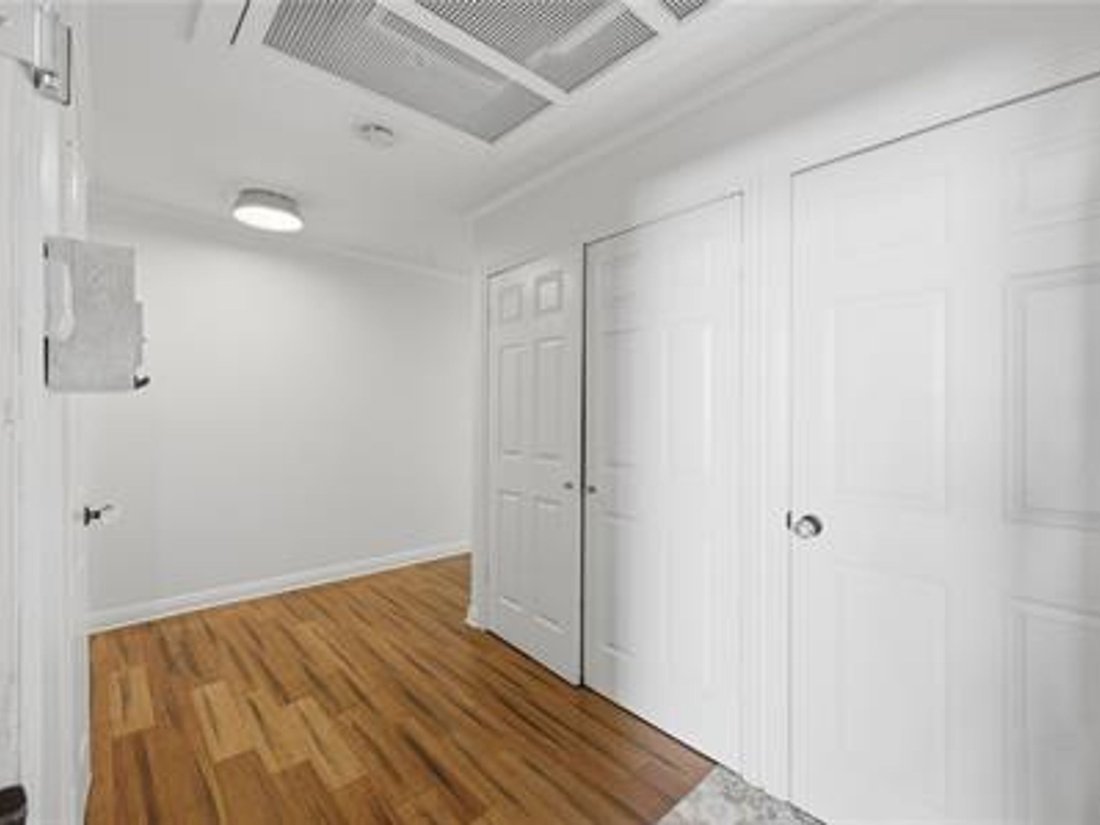 Condo in Signal Hill, California, United States 4 - 17066578