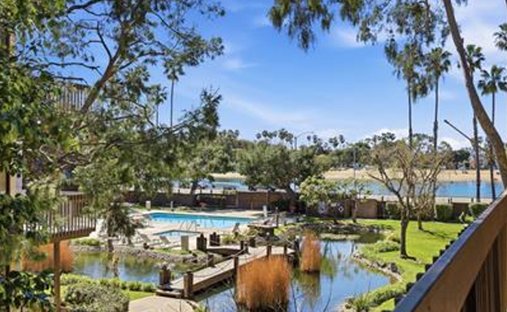 Condo in Signal Hill, California, United States 1