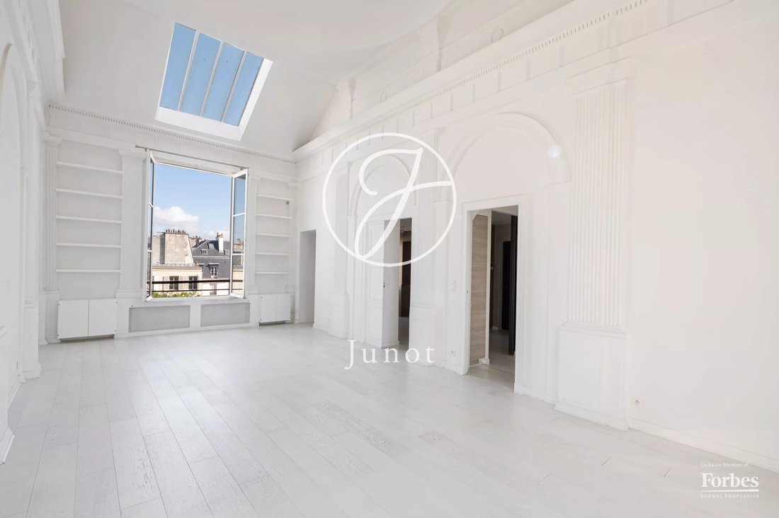 Apartment in Saint Thomas d'Aquin, Paris 7e Arrondissement, Paris 4 - 17646838