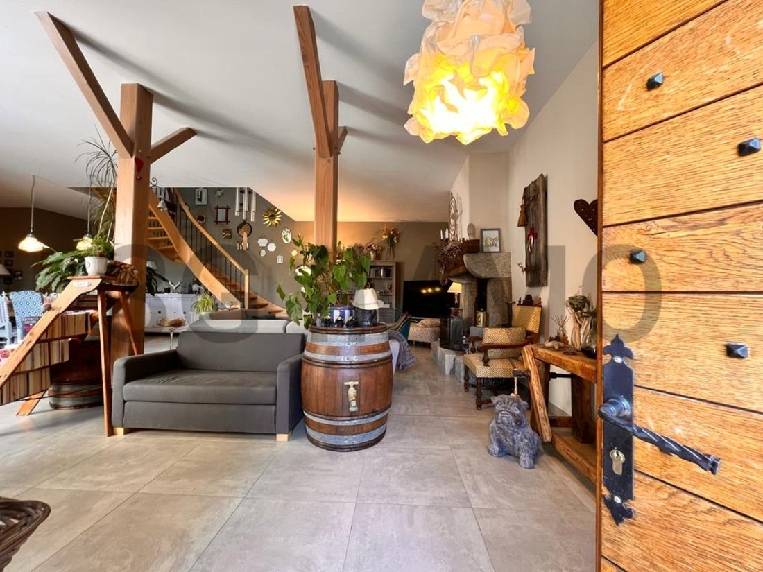 Estate in Renaison, Auvergne-Rhône-Alpes, France 4 - 17727688