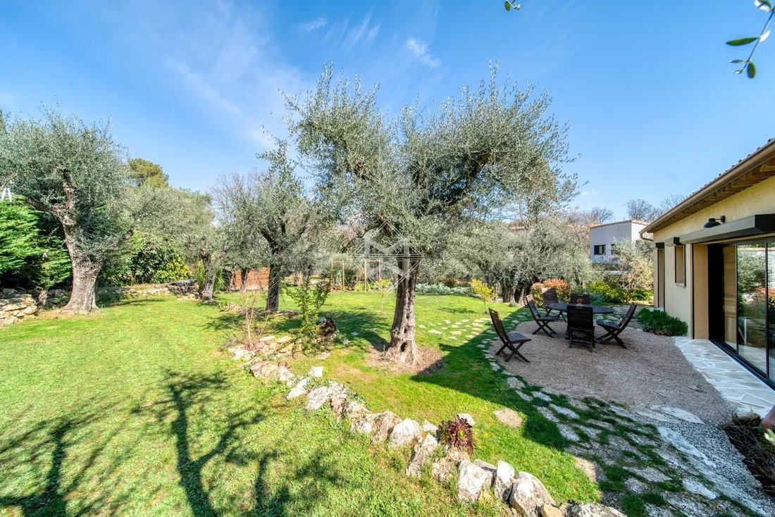 Villa in Le Rouret, Provence-Alpes-Côte d'Azur, France 5 - 17728078